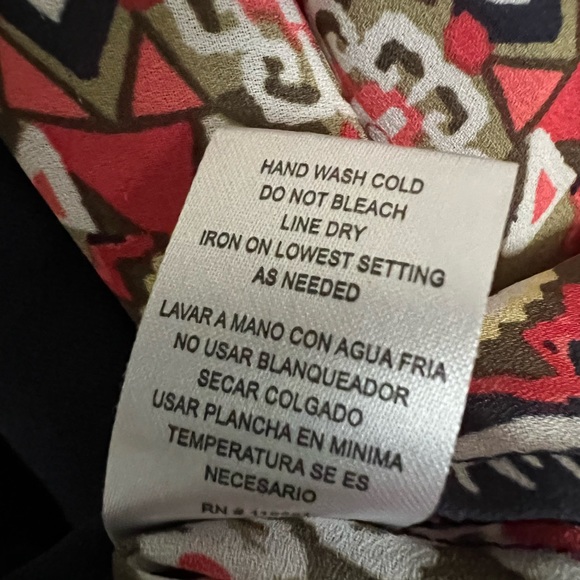 Hālo Women’s Geometric Print Long Bell Sleeve Blouse - Picture 7 of 10